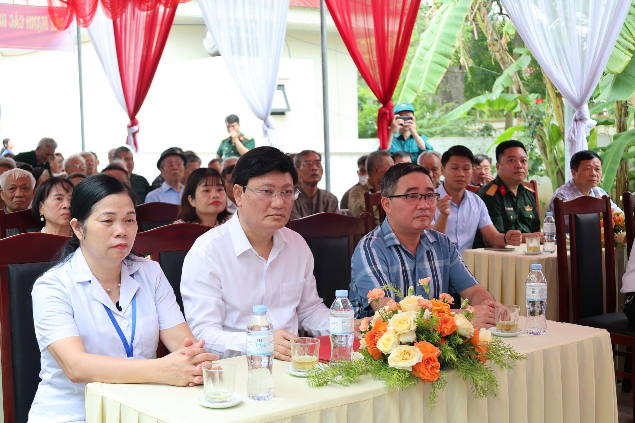BỆNH VIỆN ĐA KHOA MÊ LINH THAM GIA KHÁM SỨC KHỎE, CẤP PHÁT THUỐC MIỄN PHÍ CHO ĐỐI TƯỢNG CHÍNH SÁCH TẠI XÃ TIẾN THẮNG