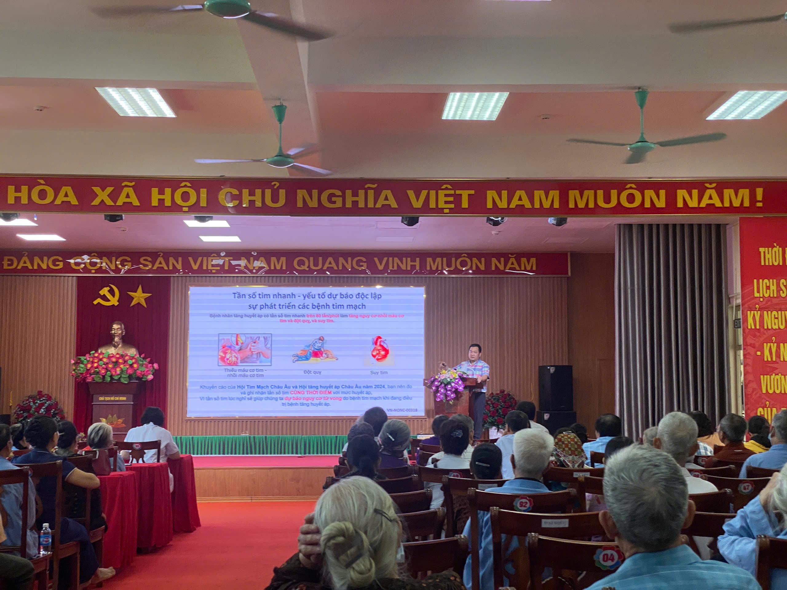 BVĐK MÊ LINH TỔ CHỨC THÀNH CÔNG CHƯƠNG TRÌNH GIÁO DỤC SỨC KHỎE: CHỦ ĐỘNG KIỂM SOÁT TĂNG HUYẾT ÁP VÌ SỨC KHỎE TRÁI TIM