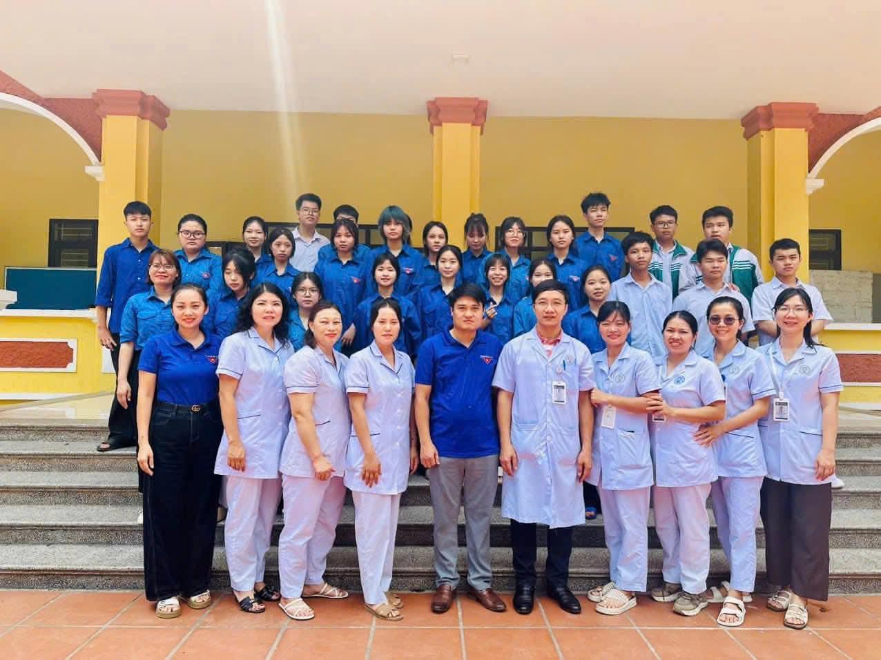 BỆNH VIỆN ĐA KHOA HUYỆN MÊ LINH TỔ CHỨC KHÁM, TƯ VẤN SỨC KHỎE VÀ CẤP THUỐC MIỄN PHÍ CHO ĐỐI TƯỢNG CHÍNH SÁCH TRÊN ĐỊA BÀN XÃ