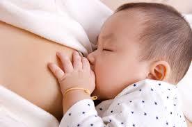 Nuôi con bằng sữa mẹ dành cho bà mẹ đi làm